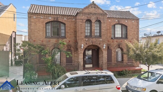 Building Photo - 112 S Cummings St