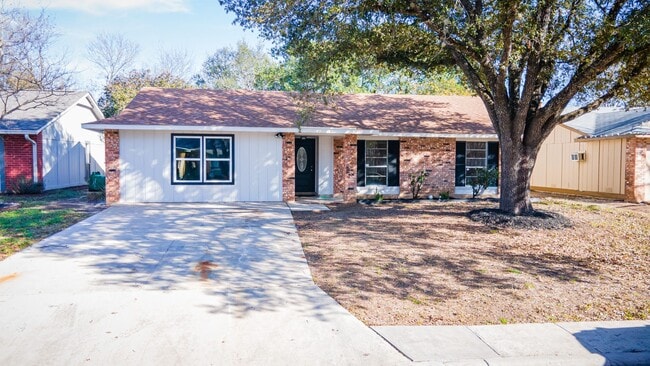 Building Photo - Updated 4 Bed / 2 Bath Home in Northwest San Antonio
