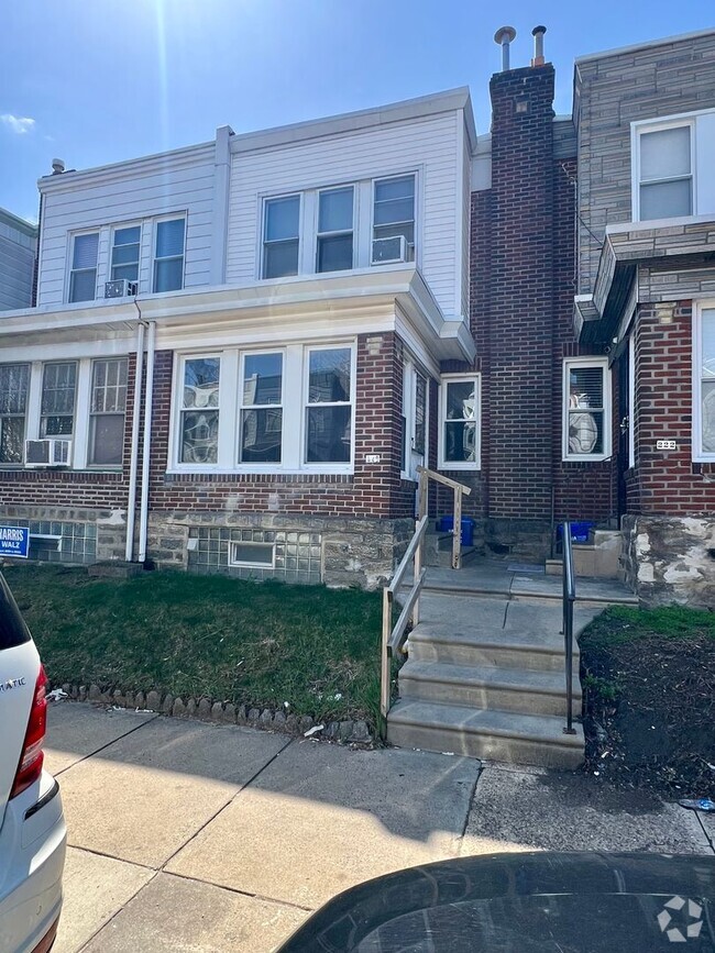 Building Photo - Stunning 3-Bedroom Townhome with Finished ...