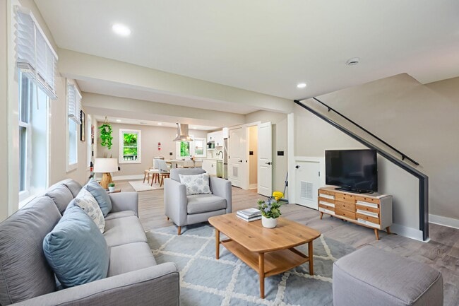 Photo - 4523 Dix St NE