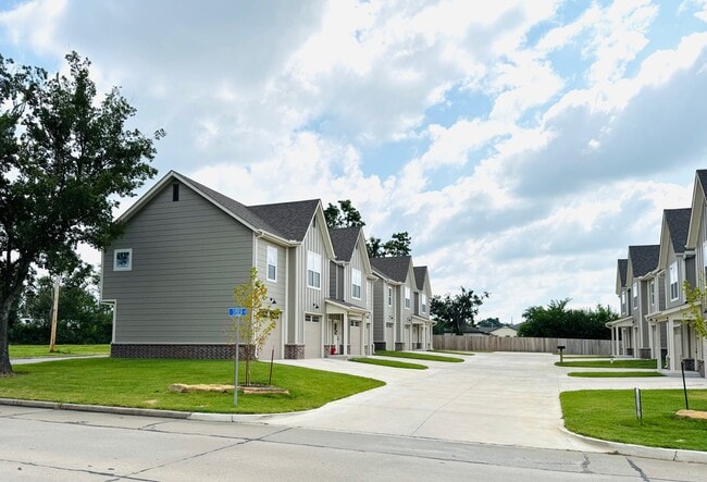 Photo - 224 Silverleaf Ln