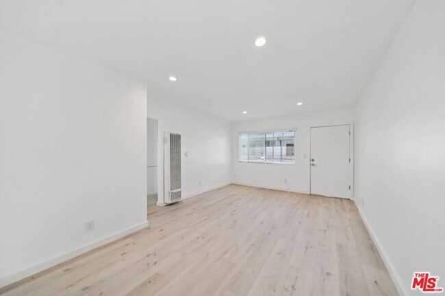 Photo - 252 S New Hampshire Ave Unidad 11