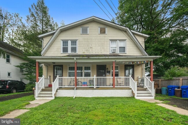 Building Photo - 206 Brookdale Ave Unit 1