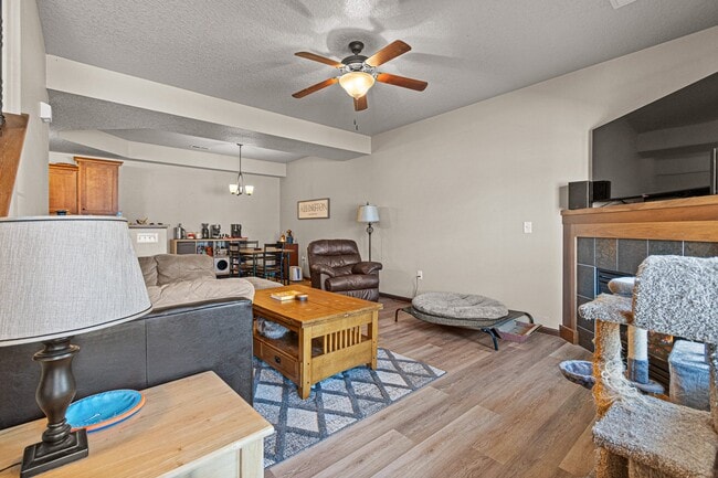 Photo - 1556 Burr Dr