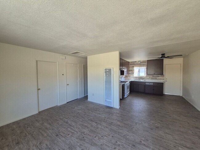 Photo - 61464-66 Desert Air Rd Unidad Back