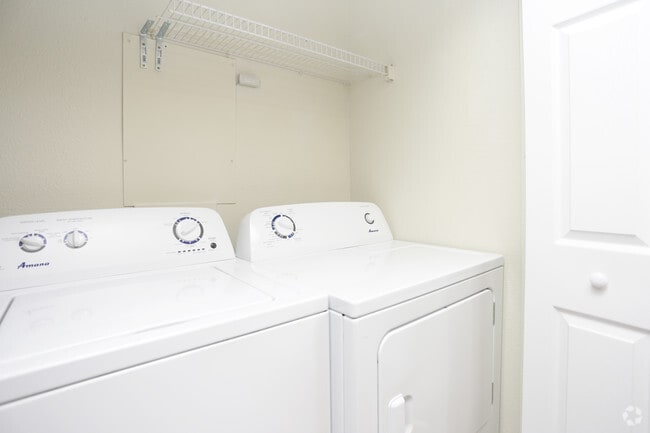 Willow Creek Apartments & Townhomes