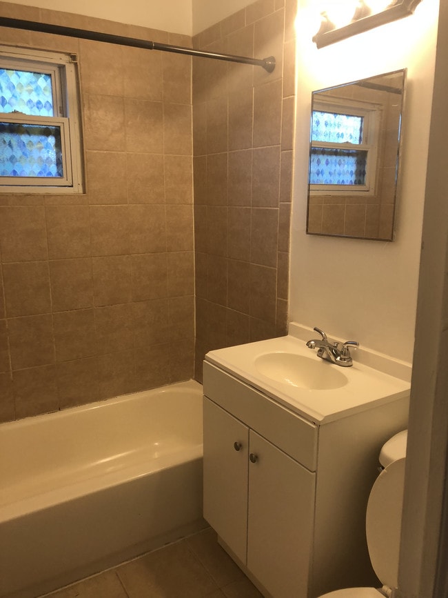 Baño - 3711 Harmon Ave