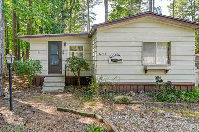 Building Photo - 34490 Virginia Dr Rental