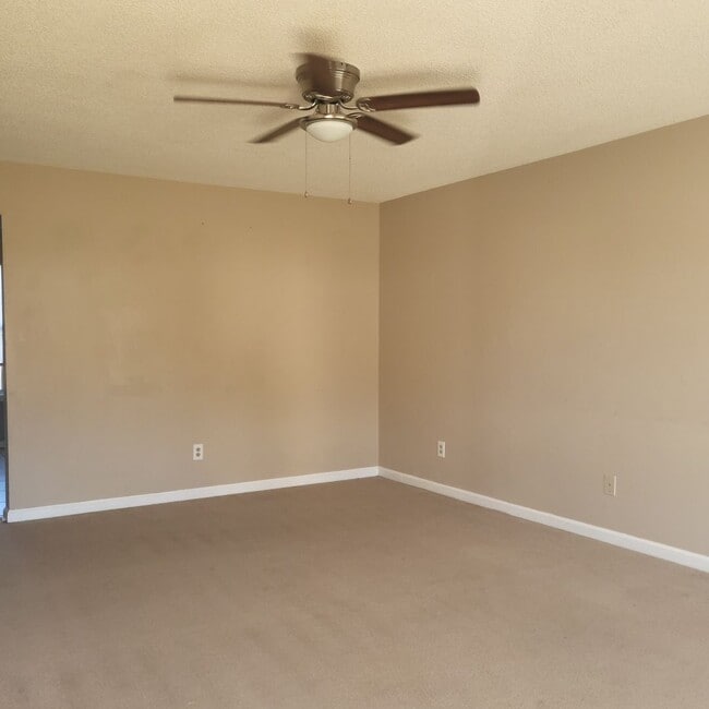 Photo - 723 Macey St