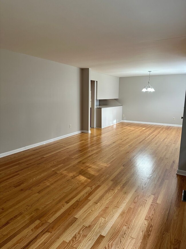 Photo - 708 Cave Mill Rd