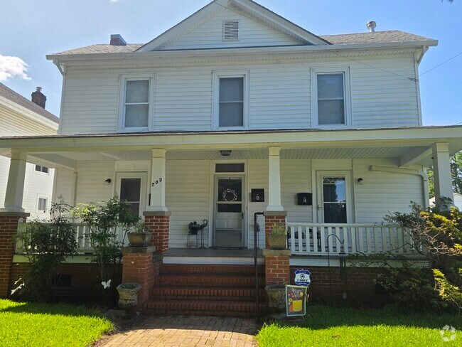 Building Photo - 703 1st St Unit B Rental