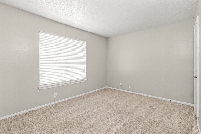 1BR, 1BA - 651 SF - Bedroom