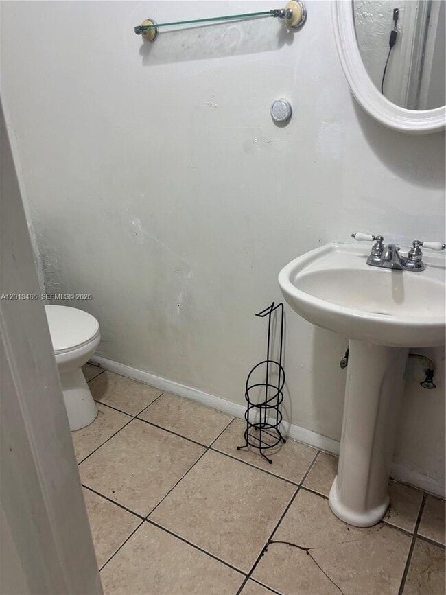 Photo - 725 Opa-locka Blvd Unidad C