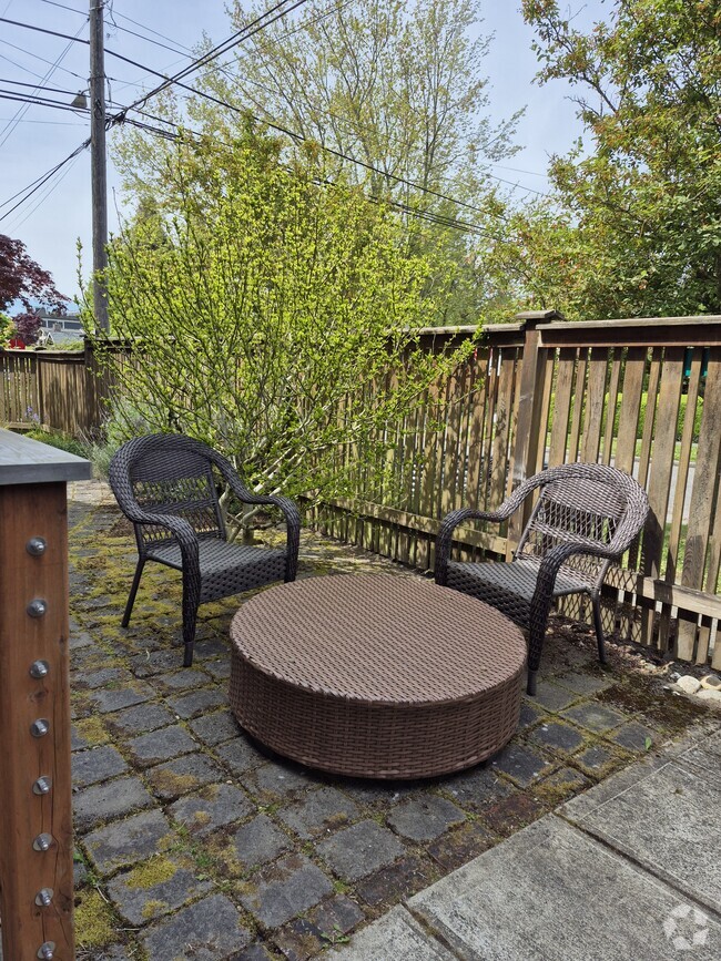 Building Photo - 7514 3rd Ave NW Unit 1 Month Free 1 Bd/ 1 Bth Rental