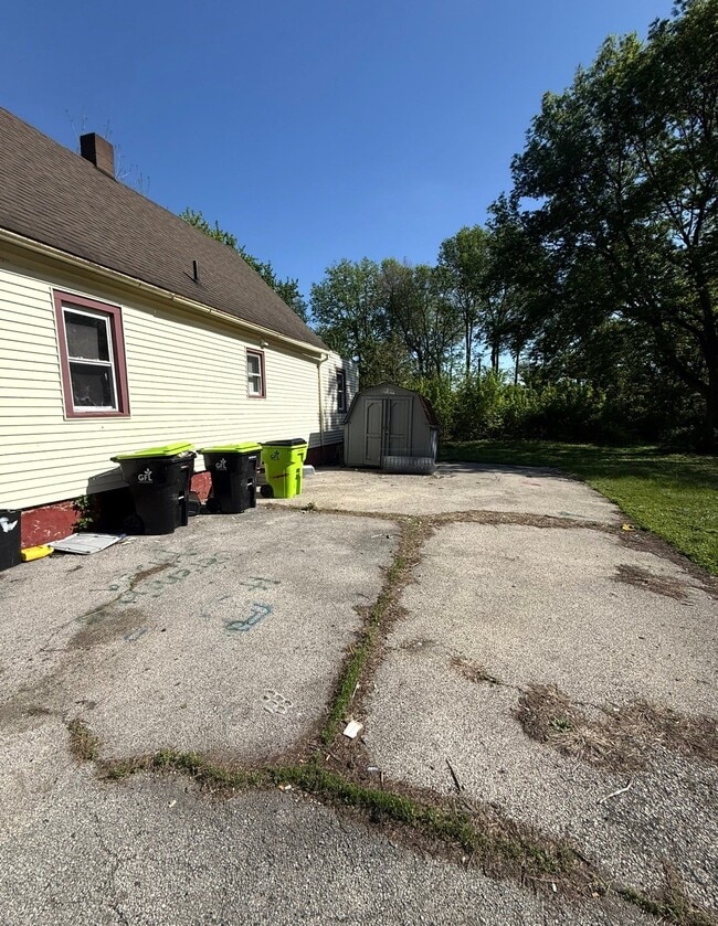 Photo - 1263 W Green St