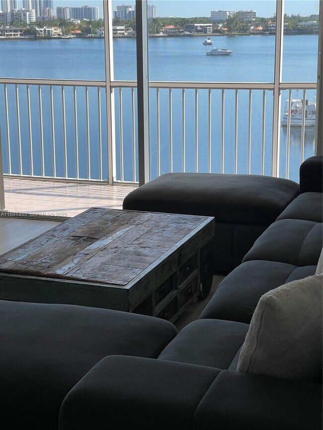 Building Photo - 2910 Point E Dr Unit M601