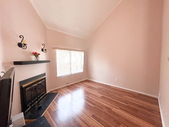 Photo - 79 Renaissance Ln