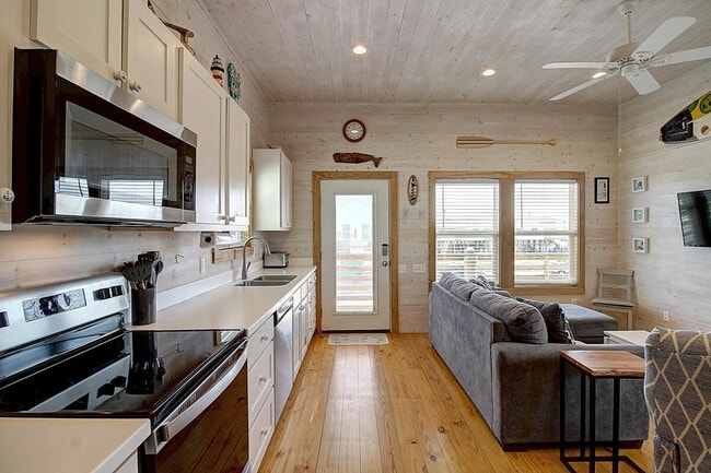 Photo - 1924 Eleventh Street-SI ID1023221P Unit SI ID1023221P