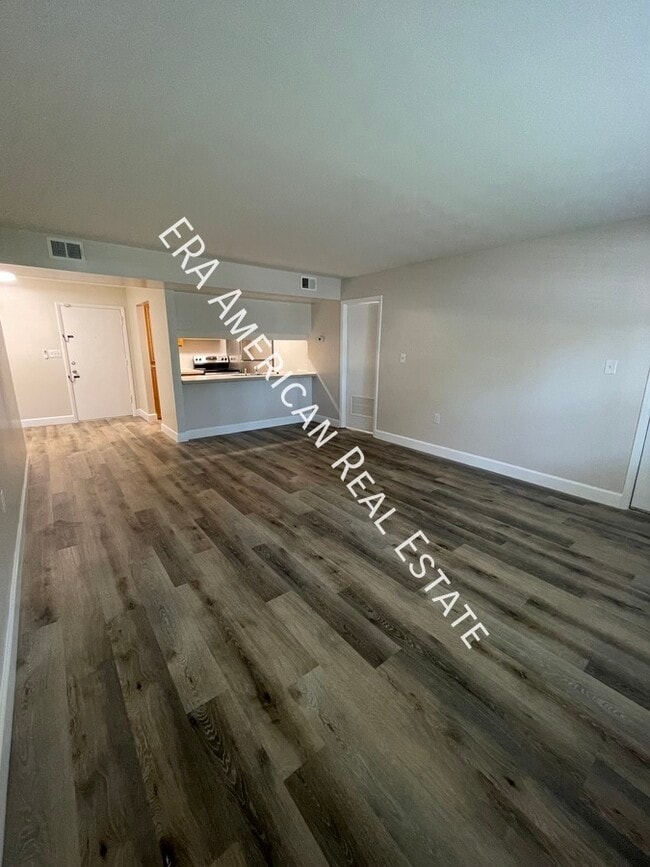 Photo - 613 Colonial Dr