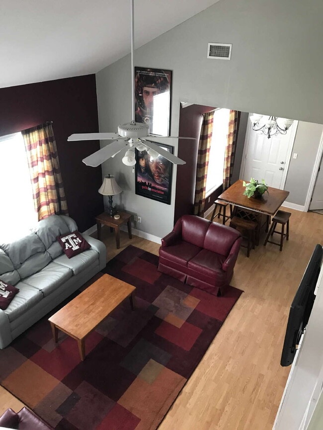 Photo - Spacious Condo in Fox Run Condos! Unit 408