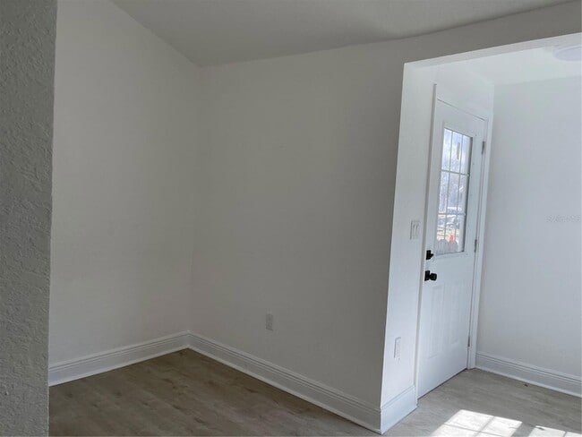 Photo - 114 W Amelia Ave