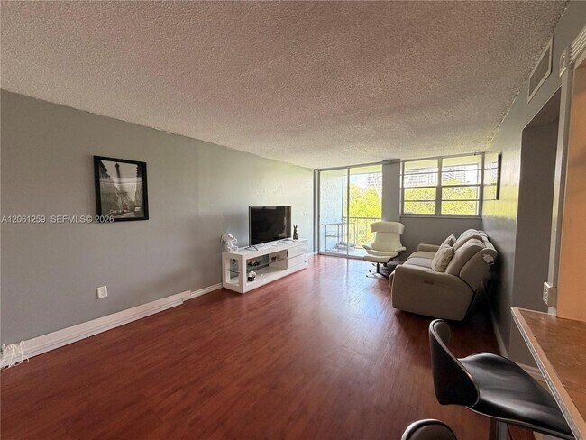Photo - 16518 NE 26th Ave Unit 403
