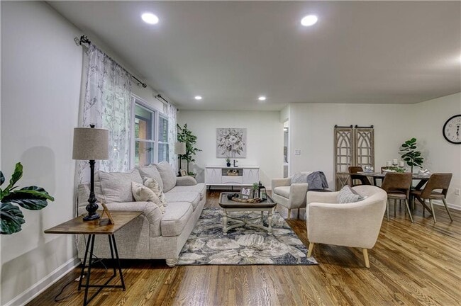 Photo - 131 Brookwood Dr SW