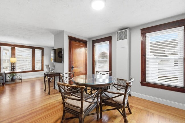 Photo - 65 S Elm St Unidad 3