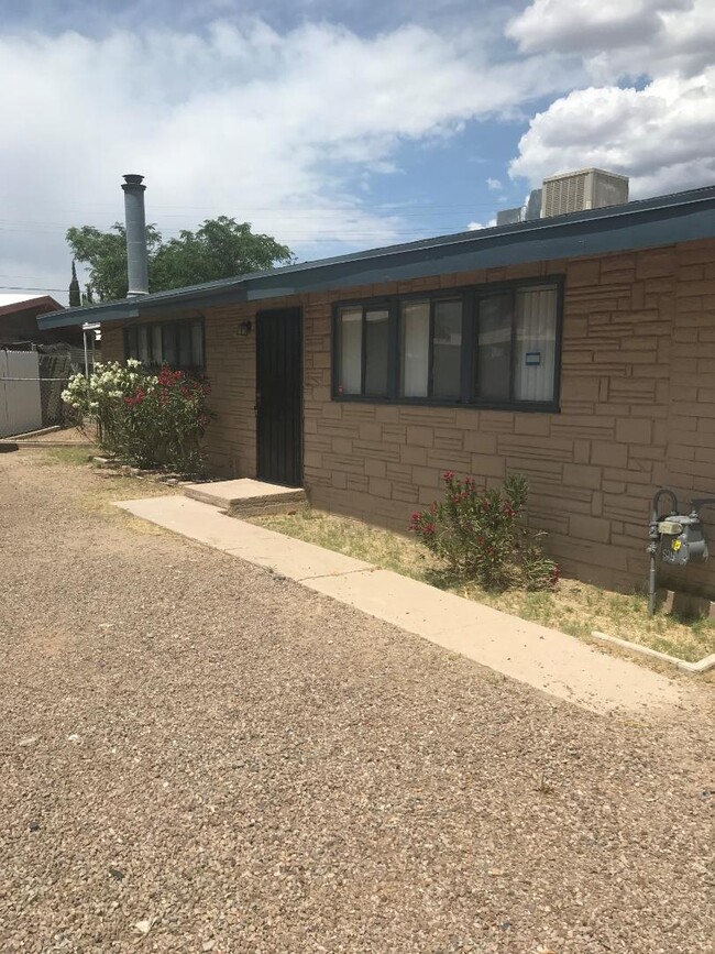 Building Photo - 2026 S Amalia Ave Rental
