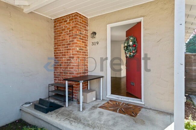 Photo - 319 Iris Way