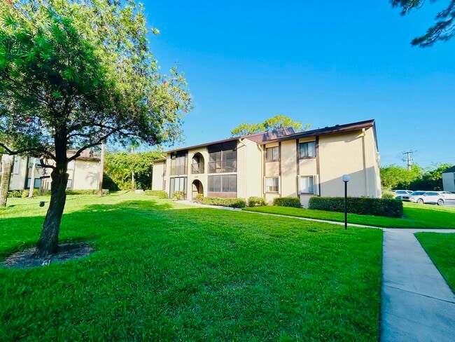 Building Photo - 443 Pine Glen Ln Unit B-2