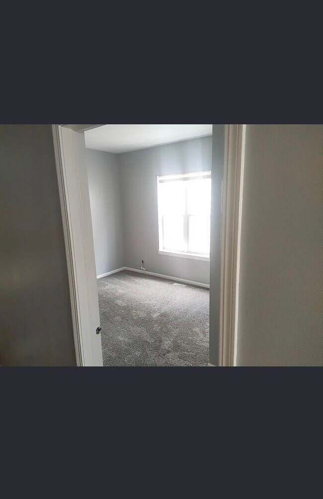 Photo - 1900 N Laramie Ave Unidad B