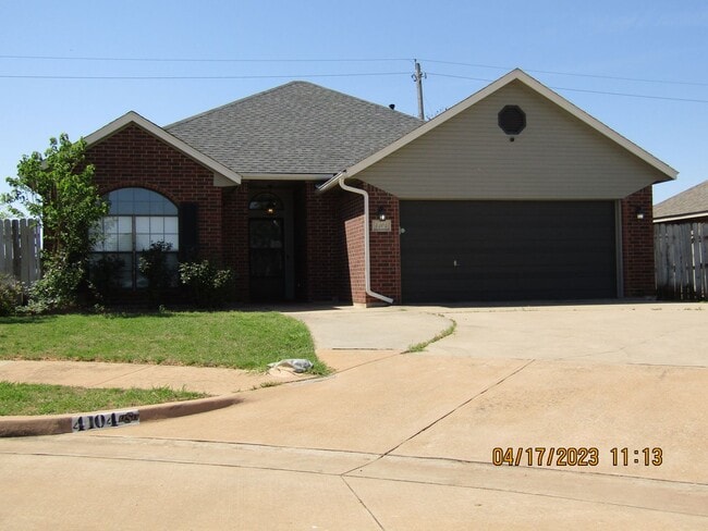 Building Photo - Park Ridge Area! Dog Friendly with Owner Approval! No Cats!
