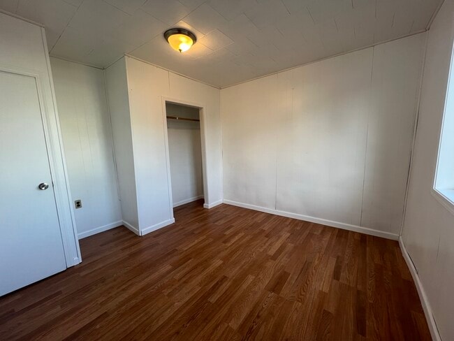 Photo - 112 5th St SW