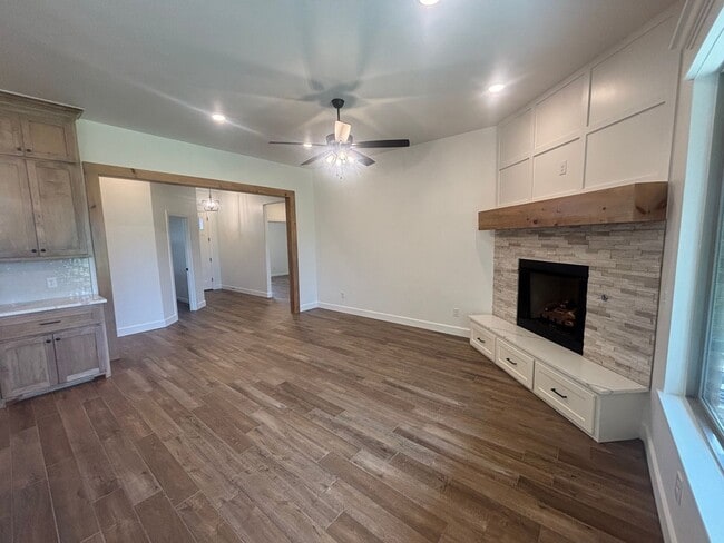 Photo - 1900 Inglenook Dr