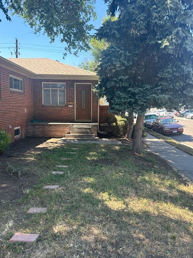 Photo - Fantastic 4 Bed 2 Bath 2 living rooms - Available 4/10/26