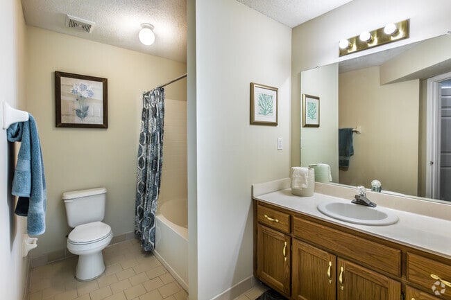 2BR, 2BA - 1,094SF - Primary Bathroom