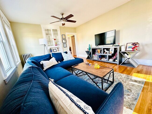 Building Photo - 73 Burnham St Unit 73 Rental