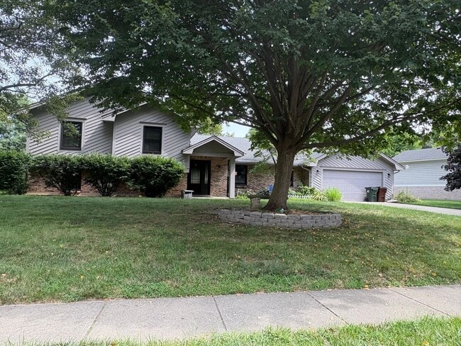 Building Photo - Beautiful Tri-level Home in Centerville