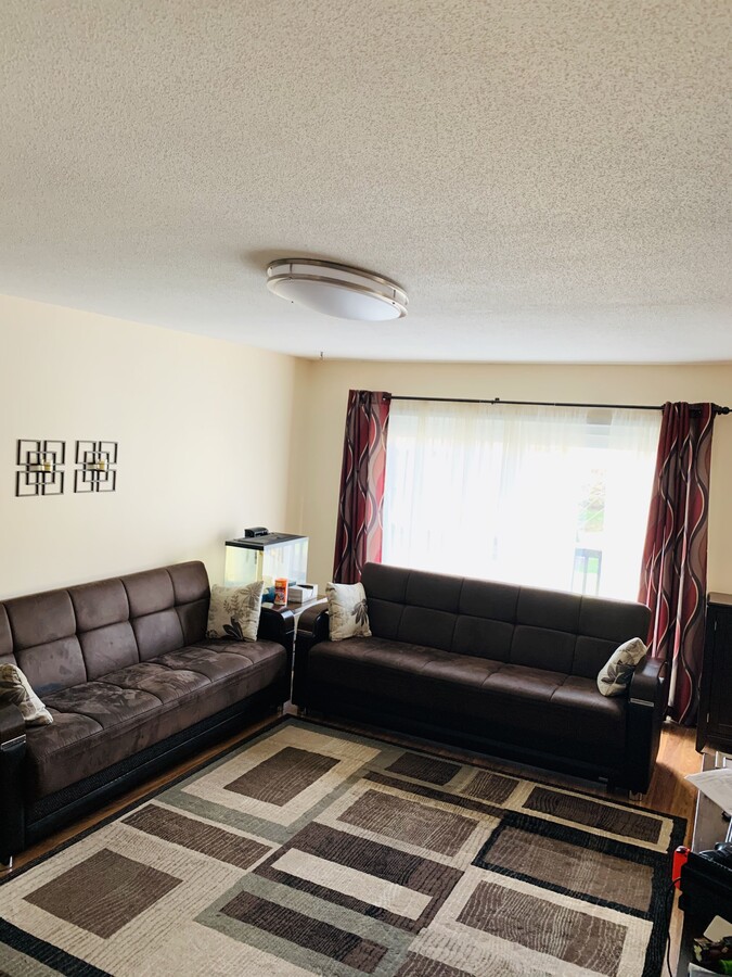 Living Room toward Balcony - 17 Balance Rock Rd Rental