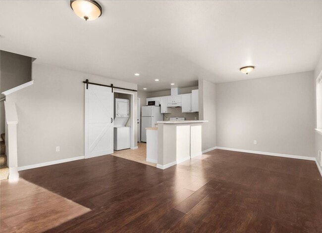 Photo - Spacious 2-Bedroom Duplex Near Tacoma Mall...