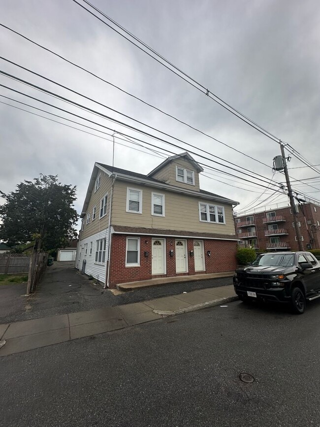 Building Photo - 92-94 Waltham Street, Watertown, MA Unit 92-4