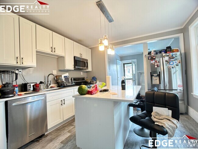 Building Photo - 34 Kinross Rd Unit 3 Rental