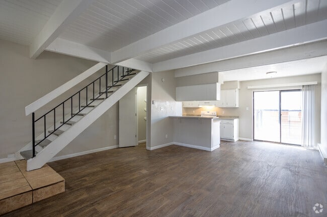 2BD, 1BA - 905SF - Living Room