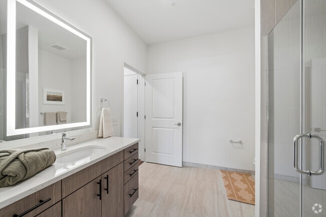 Patio 1BR, 1BA - 746SF - Bathroom