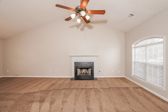 Photo - 310 The Gables Dr