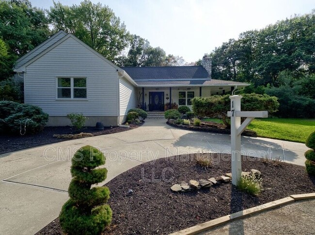 Building Photo - 17 Bauers Ln