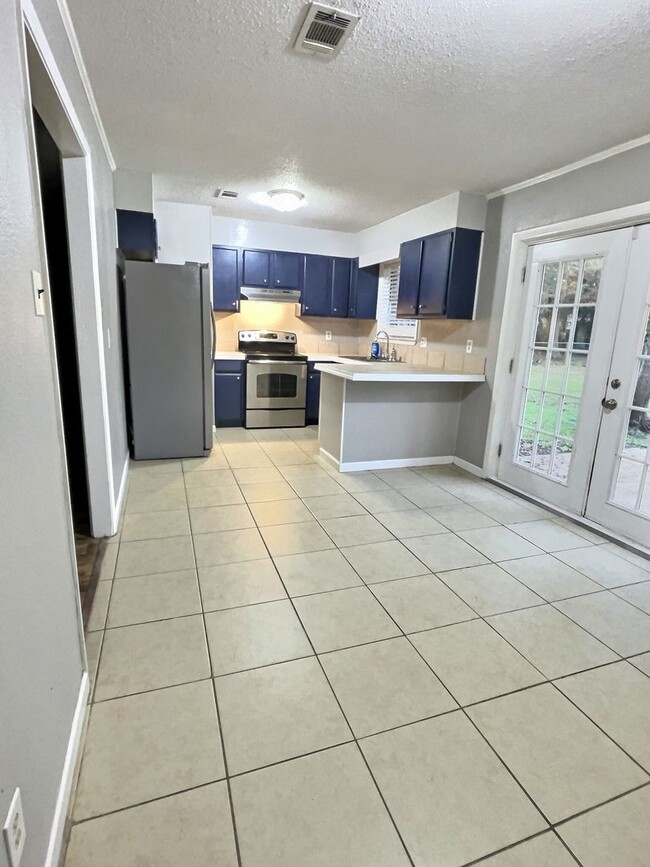 Photo - Spacious 4-Bedroom, 2-Bathroom Home in Ocean Springs – Prime Location & Move-In Ready!
