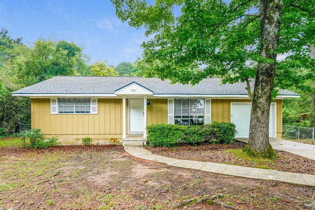 Building Photo - 901 Eldorado Dr
