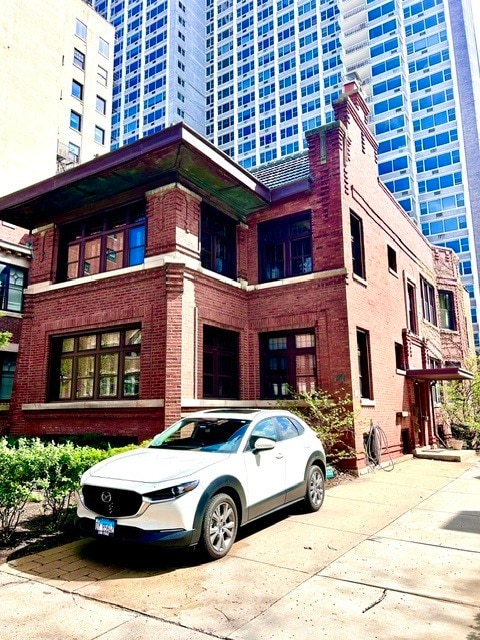 Building Photo - 717 W Junior Terrace Unit 1